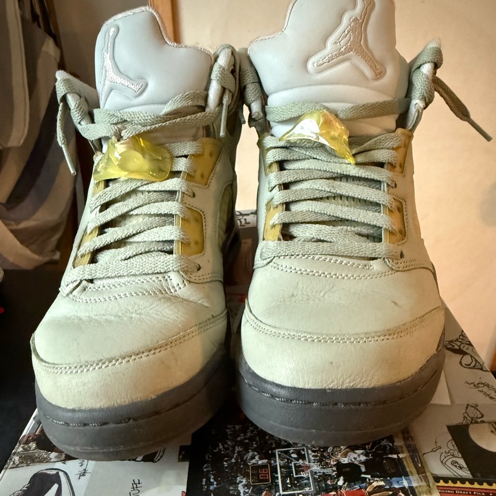 Jordan Retro 5 in Jade Horizon/Desert Sand Size 8 Men’s in original box